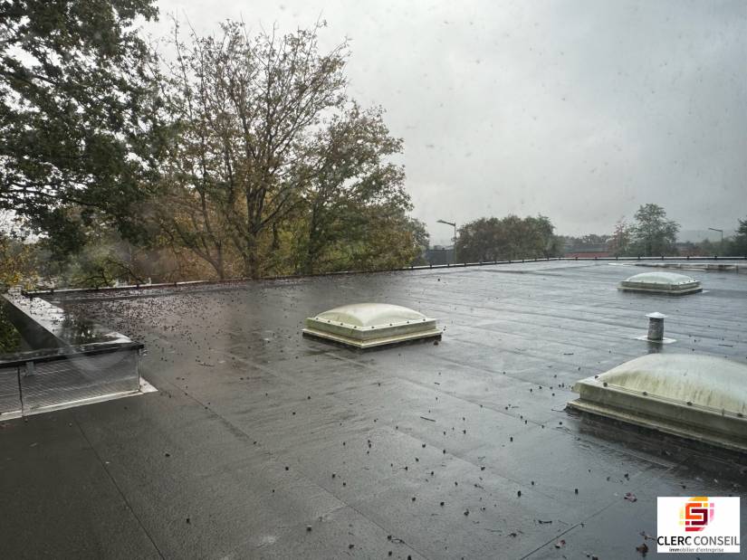 Location - Local d'activité 2254m² - Saint-Étienne-du-rouvray