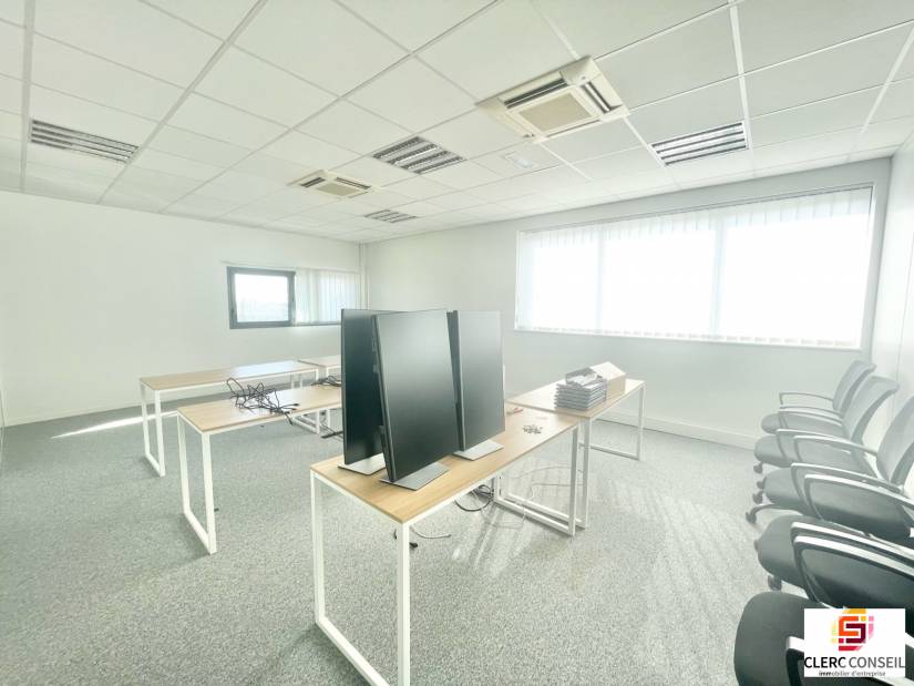 Location - Bureaux 260m² - Isneauville