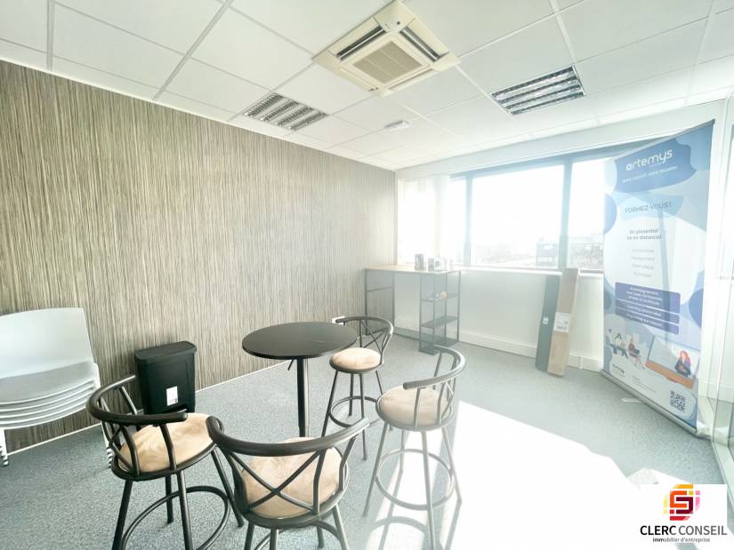 Location - Bureaux 260m² - Isneauville