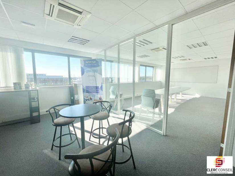 Location - Bureaux 260m² - Isneauville