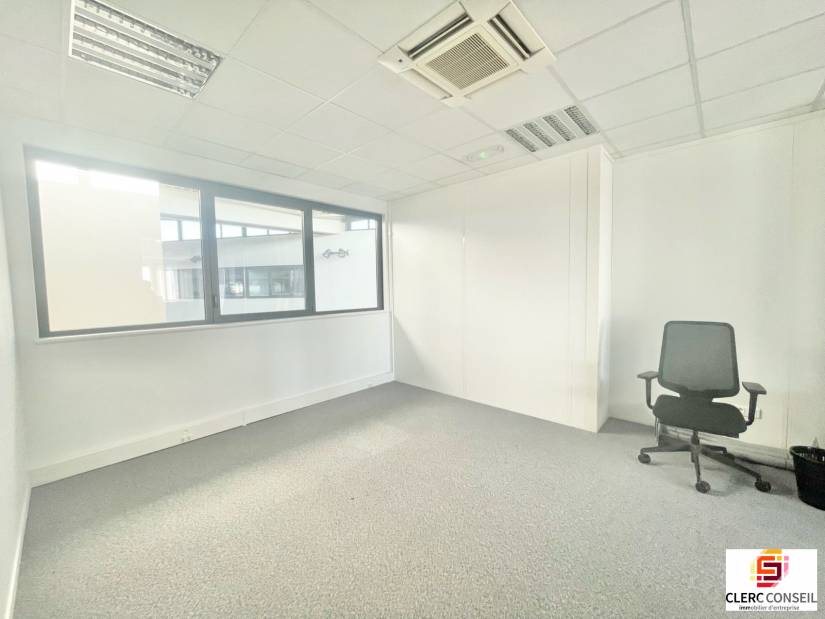 Location - Bureaux 260m² - Isneauville