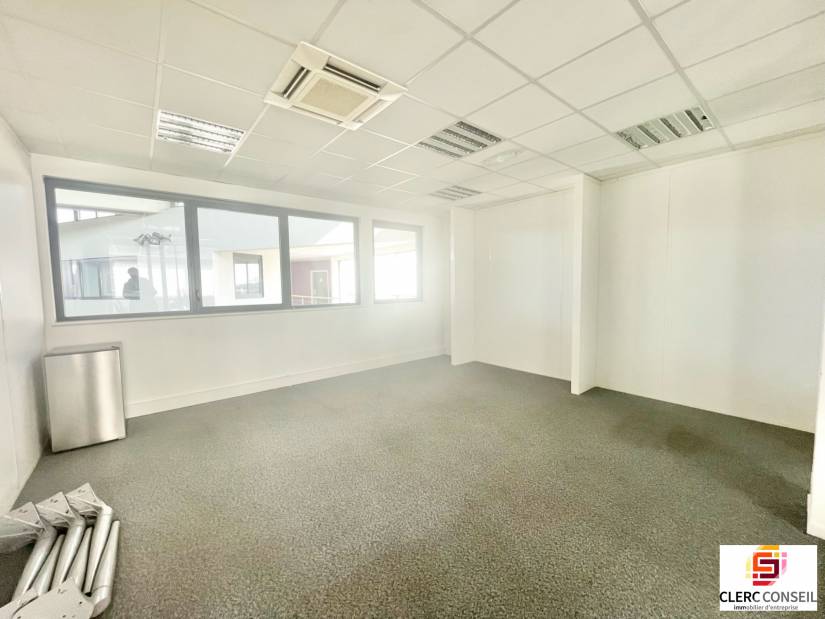 Location - Bureaux 260m² - Isneauville