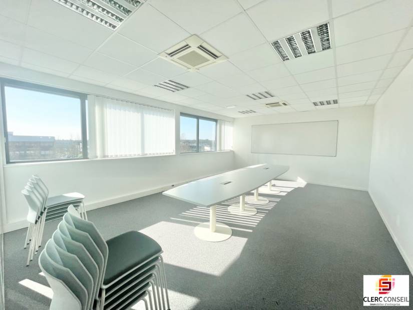 Location - Bureaux 260m² - Isneauville