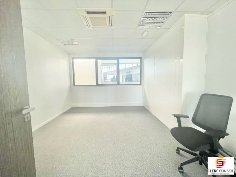 Location - Bureaux 260m² - Isneauville