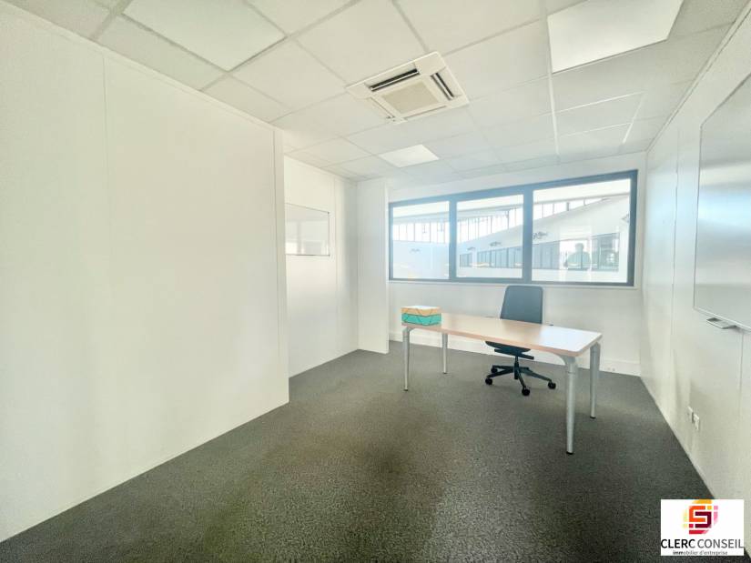 Location - Bureaux 260m² - Isneauville