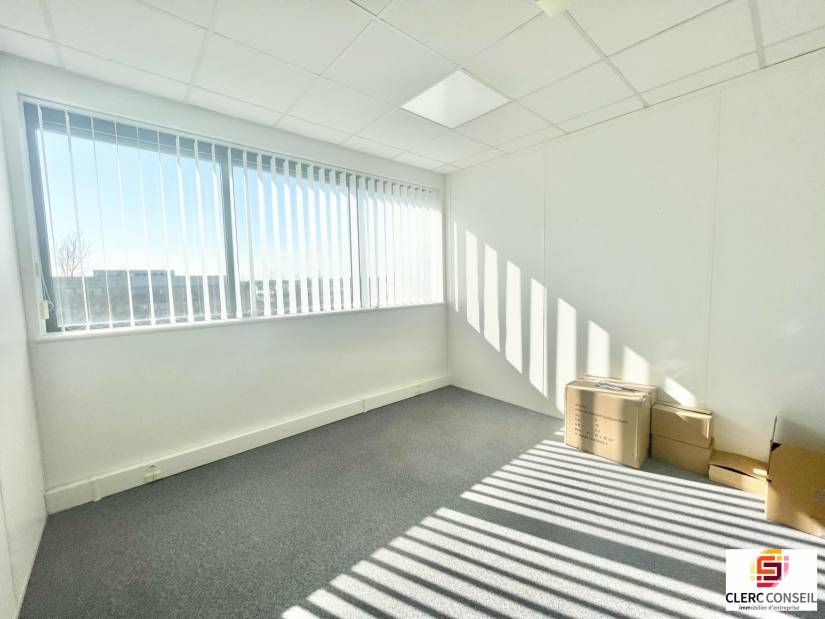 Location - Bureaux 260m² - Isneauville