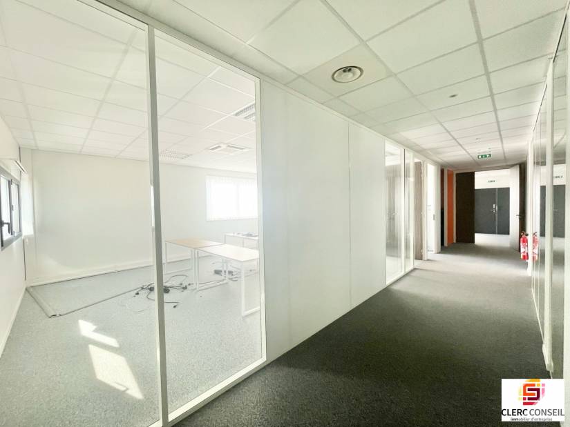 Location - Bureaux 260m² - Isneauville