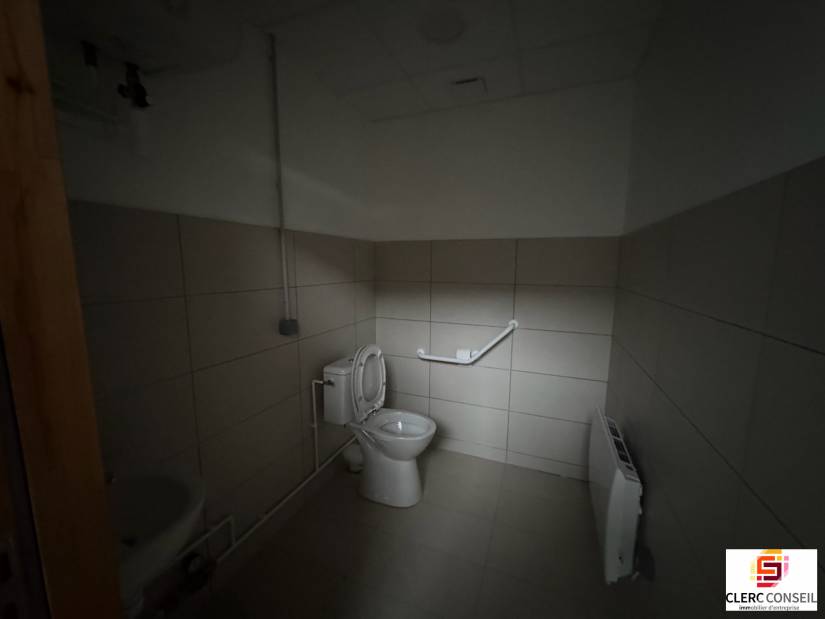 Location - Local d'activité 163m² - Pavilly