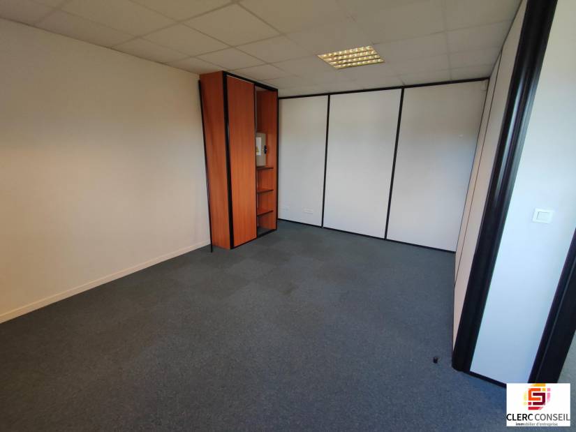 Location - Bureaux 75m² - Cléon