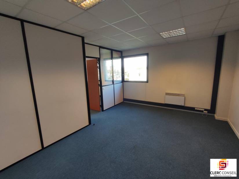 Location - Bureaux 75m² - Cléon