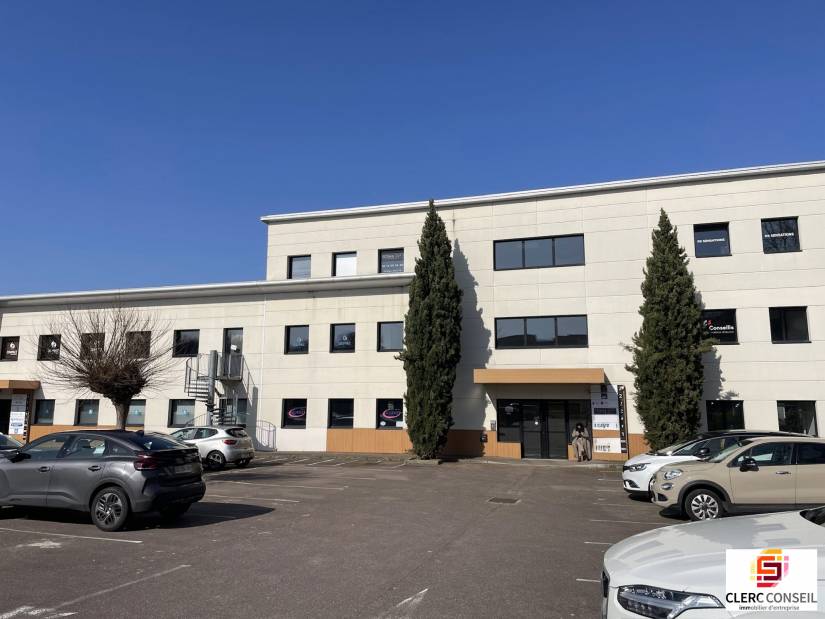 Location - Bureaux 75m² - Cléon