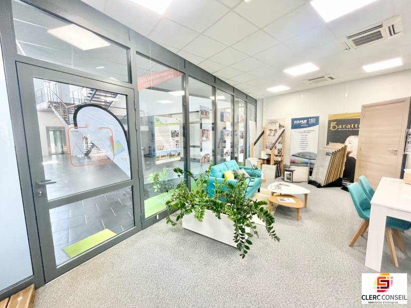 Location - Bureaux 143m² - Isneauville