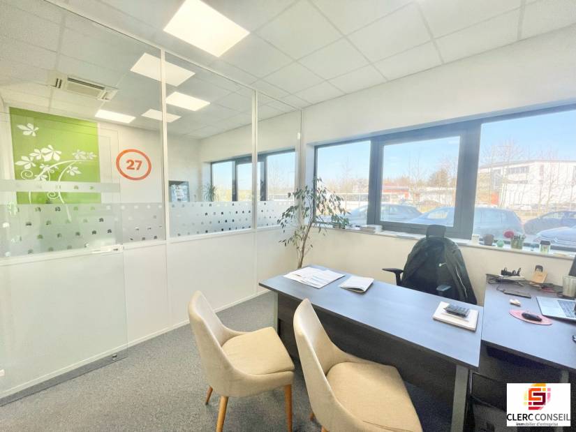 Location - Bureaux 143m² - Isneauville