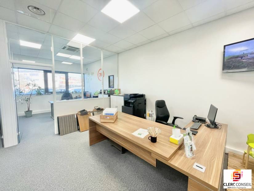 Location - Bureaux 143m² - Isneauville