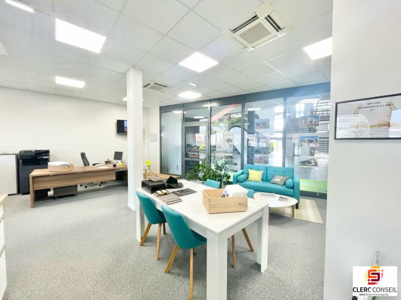 Location - Bureaux 143m² - Isneauville