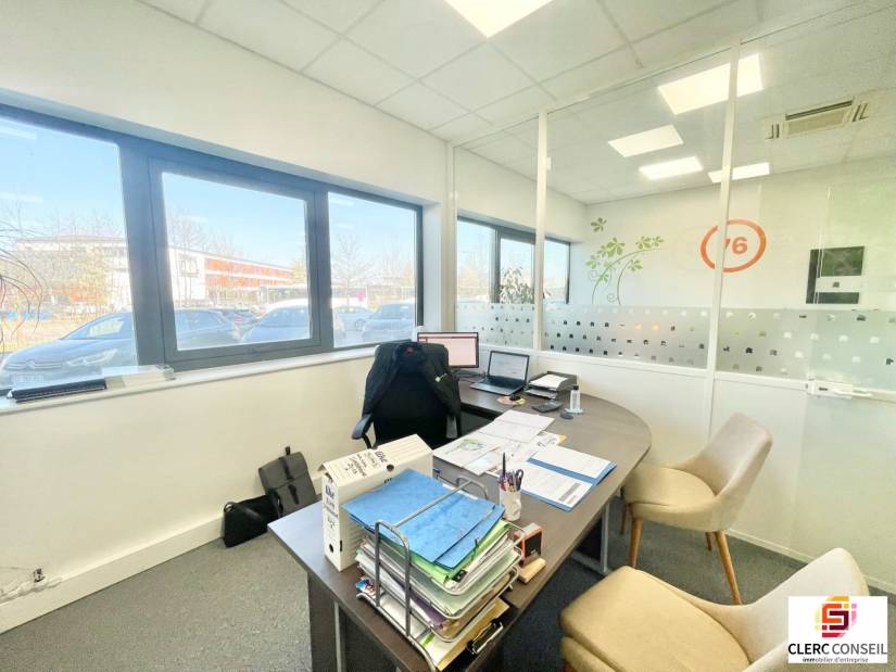 Location - Bureaux 143m² - Isneauville