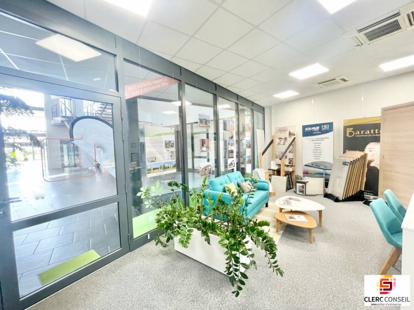 Location - Bureaux 143m² - Isneauville