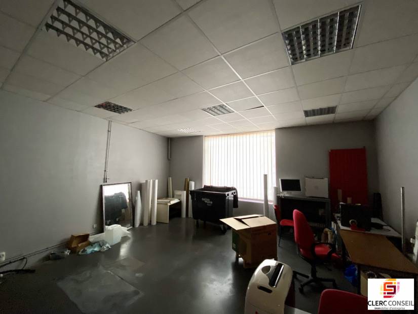 Location - Local d'activité 630m² - Louviers