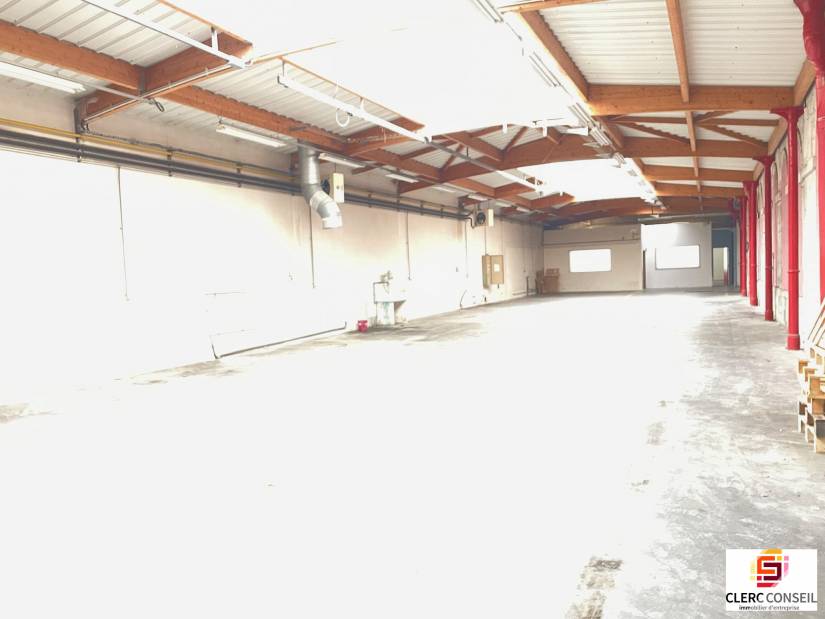 Location - Local d'activité 630m² - Louviers