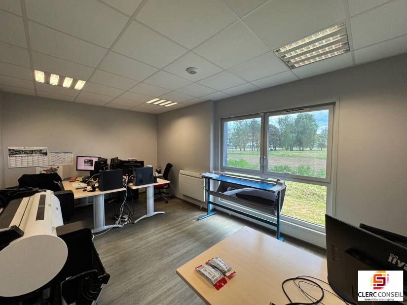 Location - Local d'activité 357m² - Boos