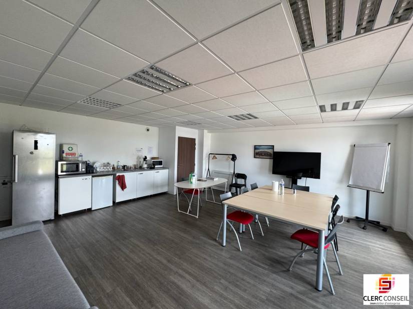 Location - Local d'activité 357m² - Boos
