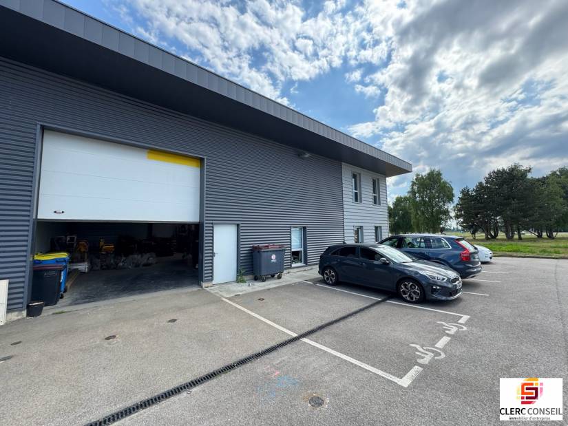 Location - Local d'activité 357m² - Boos