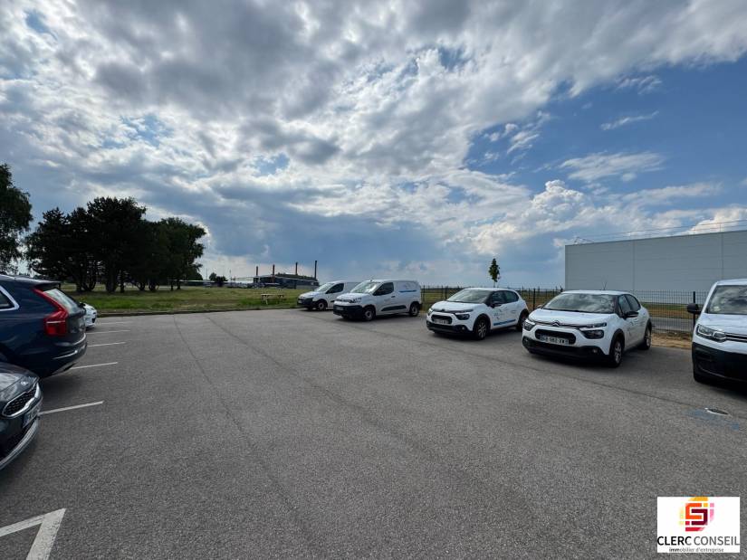 Location - Local d'activité 357m² - Boos