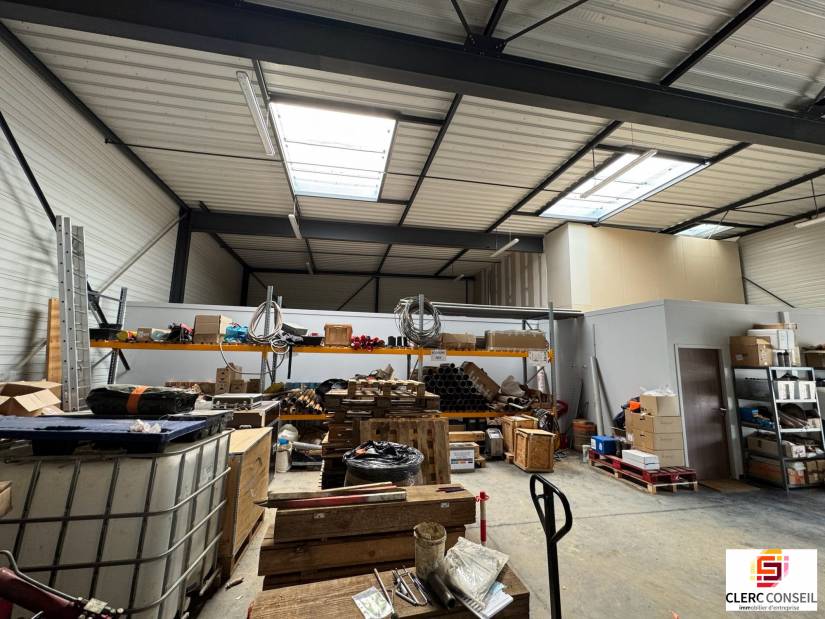 Location - Local d'activité 357m² - Boos