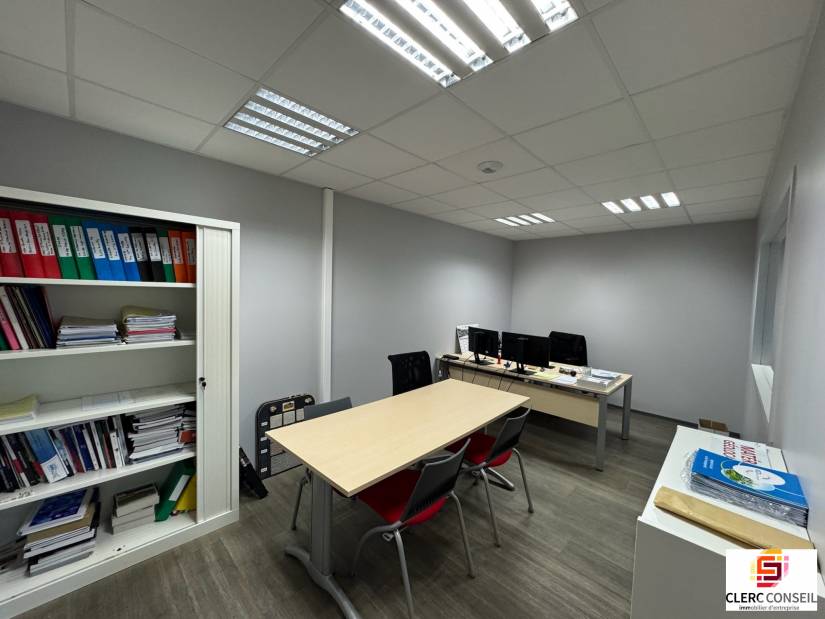 Location - Local d'activité 357m² - Boos