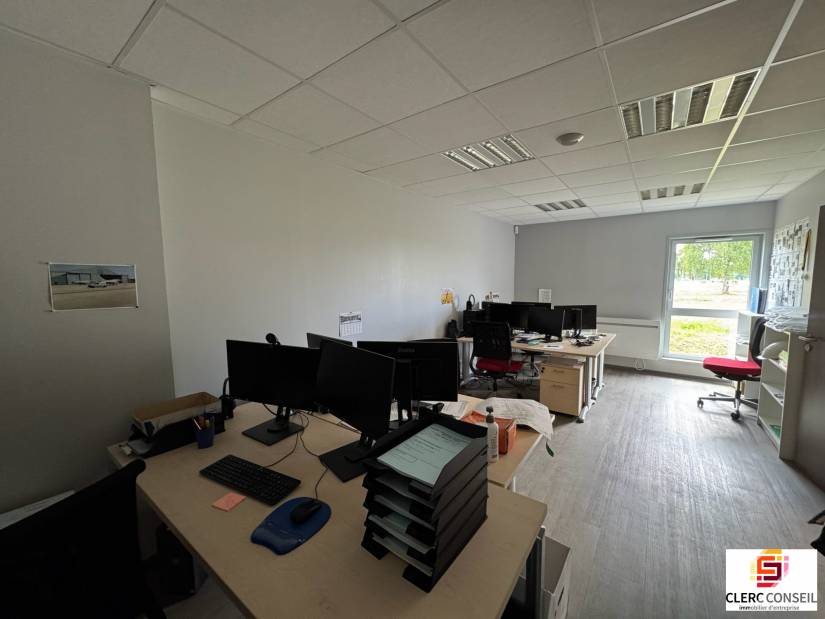Location - Local d'activité 357m² - Boos