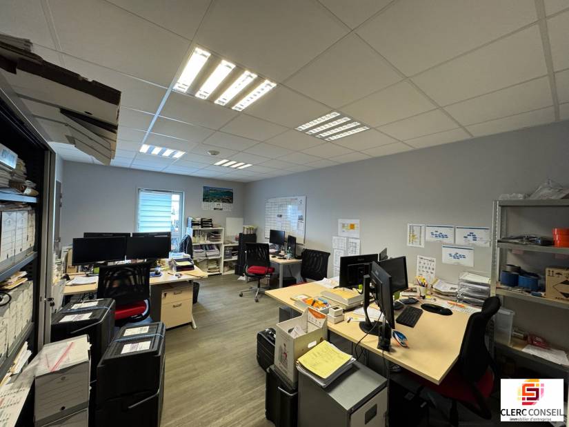 Location - Local d'activité 357m² - Boos