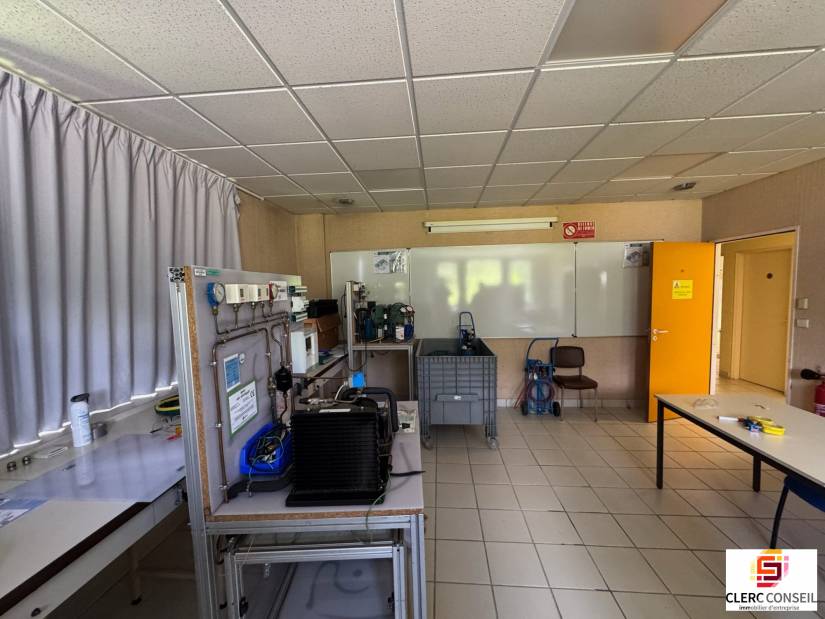 Vente - Bureaux 2660m² - Mont-saint-aignan