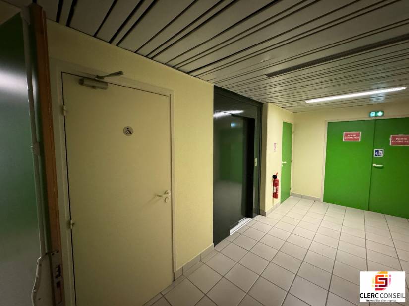 Vente - Bureaux 2660m² - Mont-saint-aignan