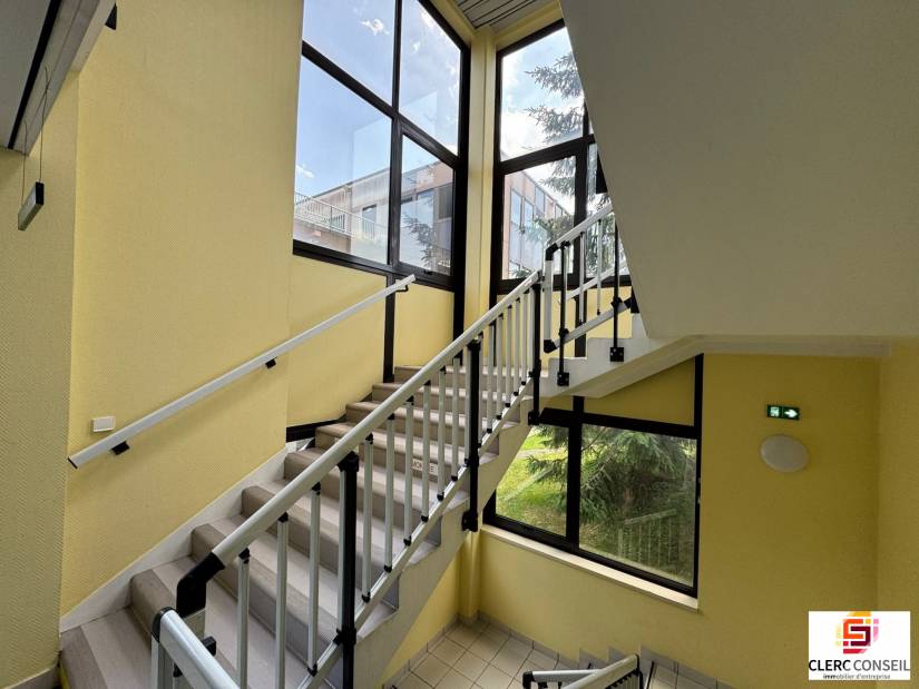 Vente - Bureaux 2660m² - Mont-saint-aignan