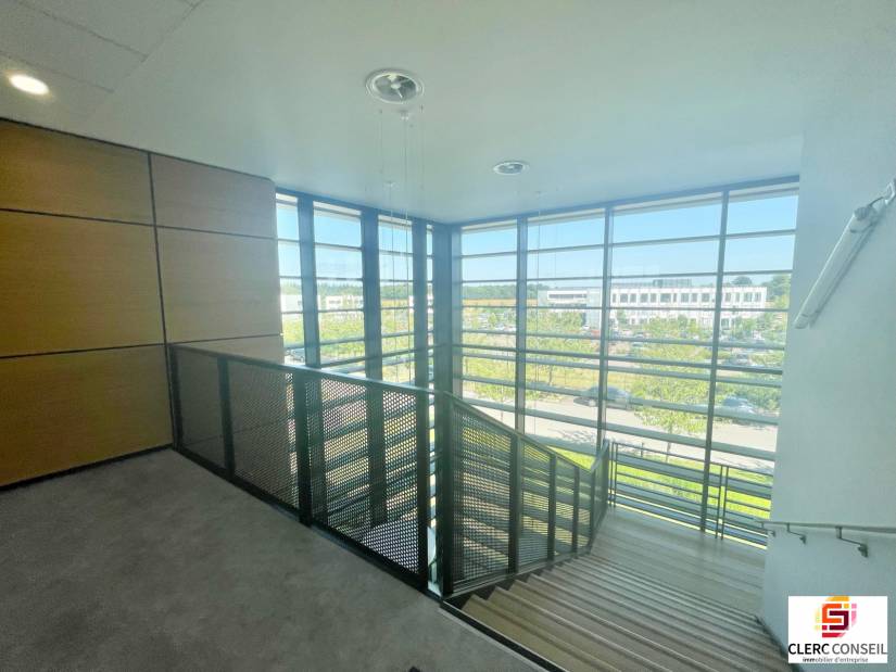 Location - Bureaux 229m² - Isneauville