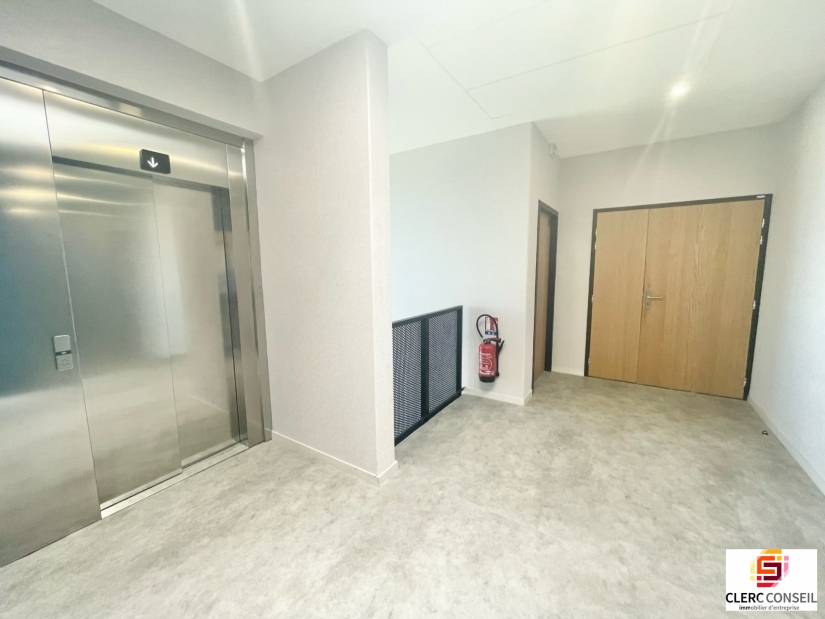 Location - Bureaux 229m² - Isneauville