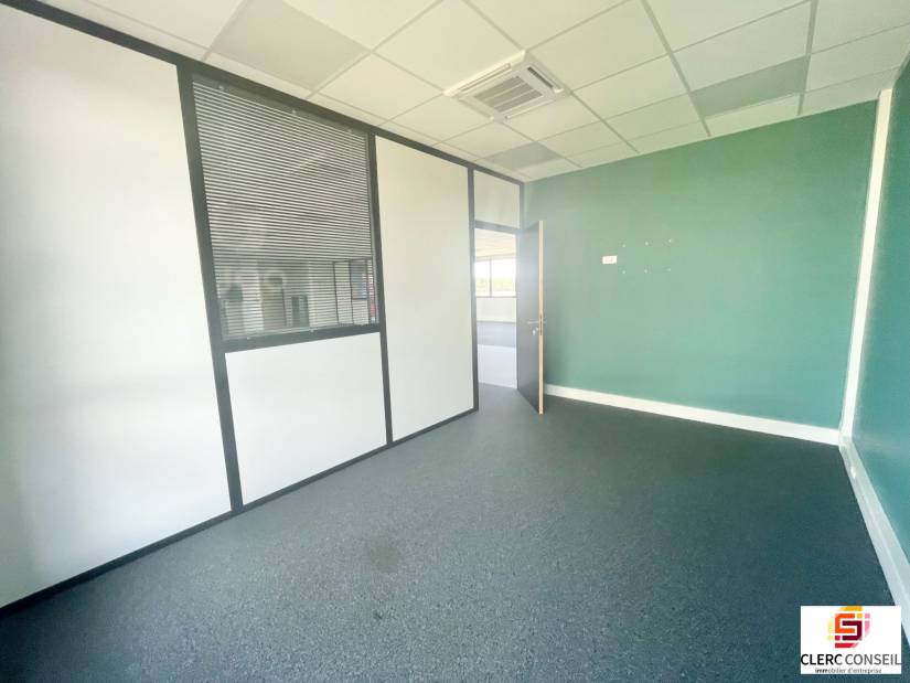 Location - Bureaux 229m² - Isneauville