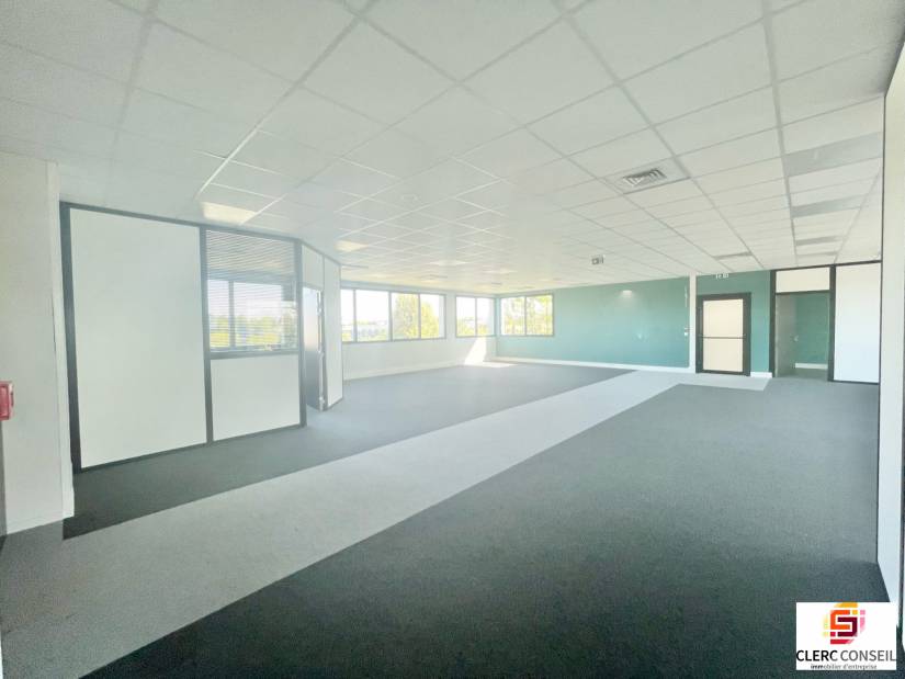Location - Bureaux 229m² - Isneauville