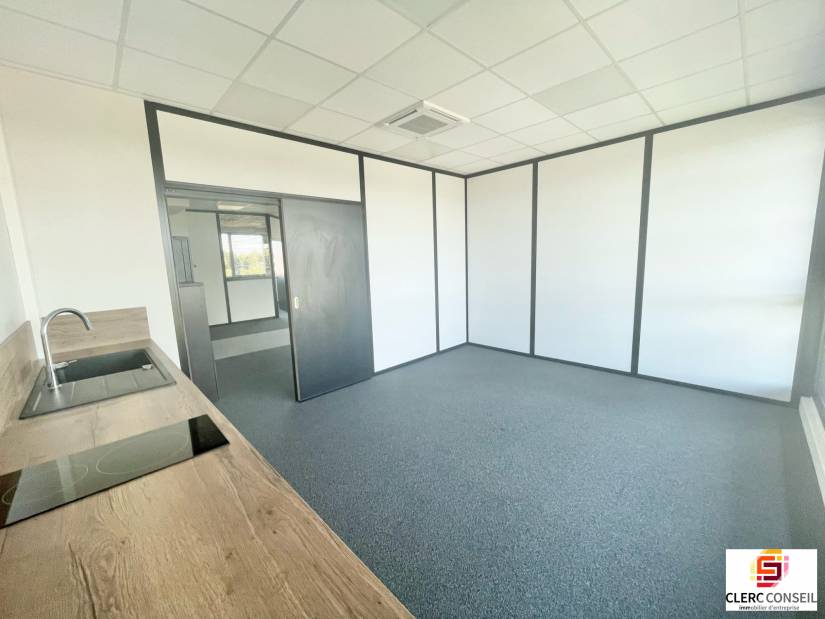 Location - Bureaux 229m² - Isneauville