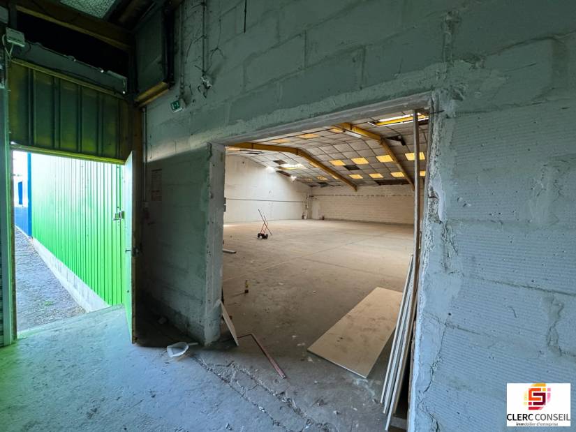 Location - Local d'activité 388m² - Val-de-reuil