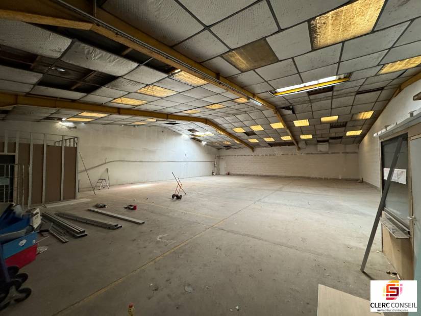 Location - Local d'activité 388m² - Val-de-reuil