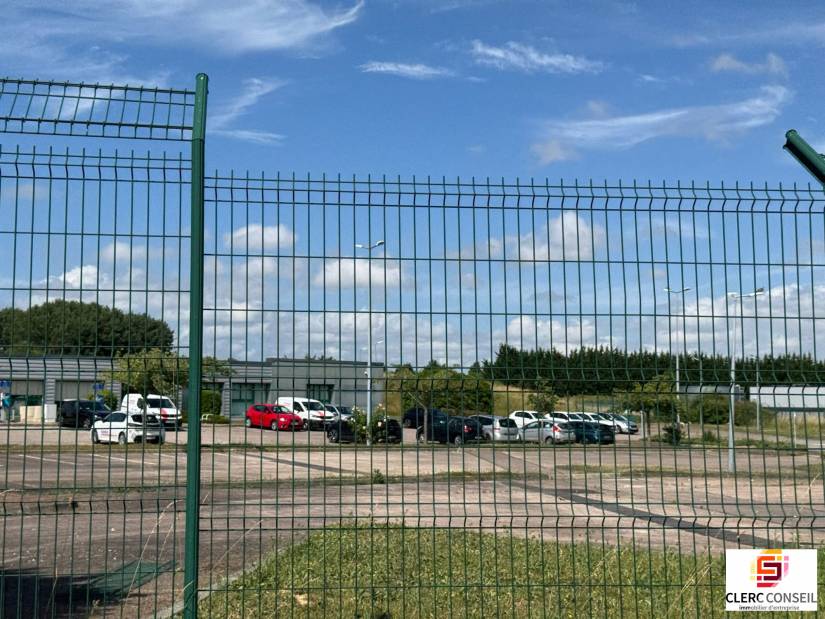 Location - Local d'activité 388m² - Val-de-reuil