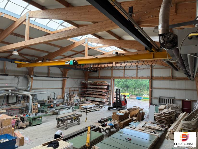 Location - Local d'activité 825m² - Eslettes