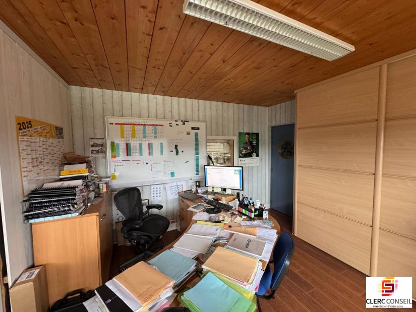 Location - Local d'activité 825m² - Eslettes