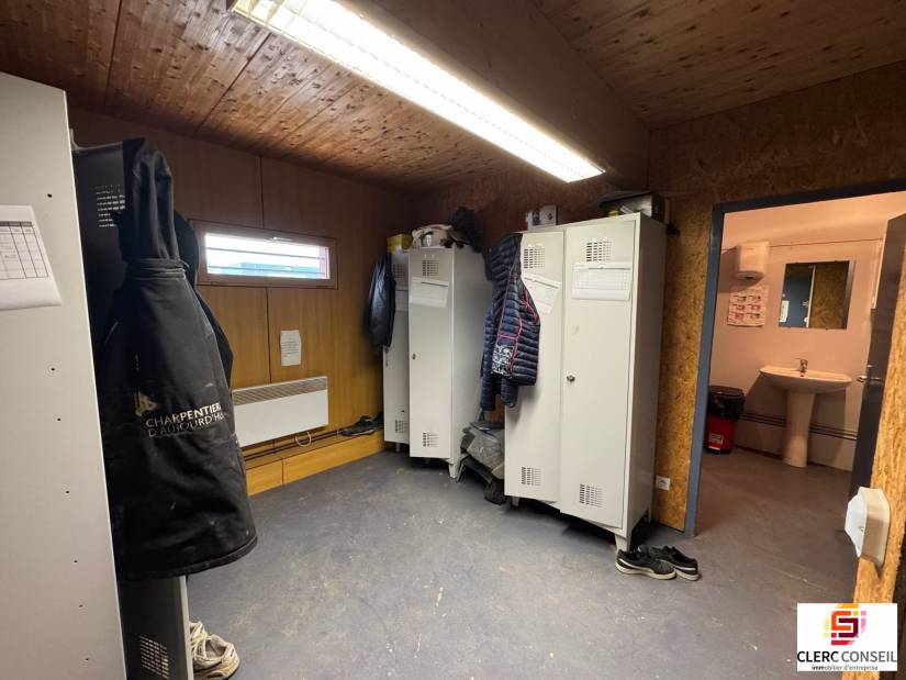 Location - Local d'activité 825m² - Eslettes