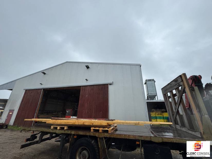 Location - Local d'activité 825m² - Eslettes