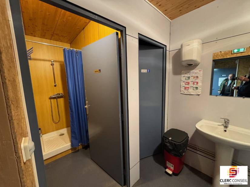 Location - Local d'activité 825m² - Eslettes