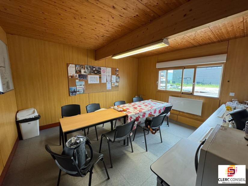 Location - Local d'activité 825m² - Eslettes