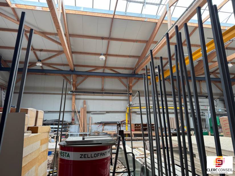 Location - Local d'activité 825m² - Eslettes