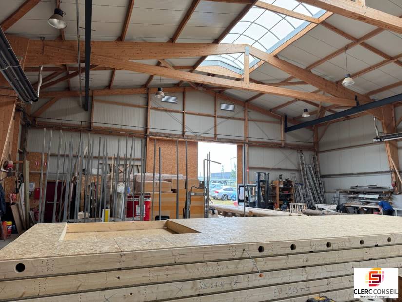 Location - Local d'activité 825m² - Eslettes